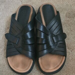 Black and Tan Ariat Slide Sandals